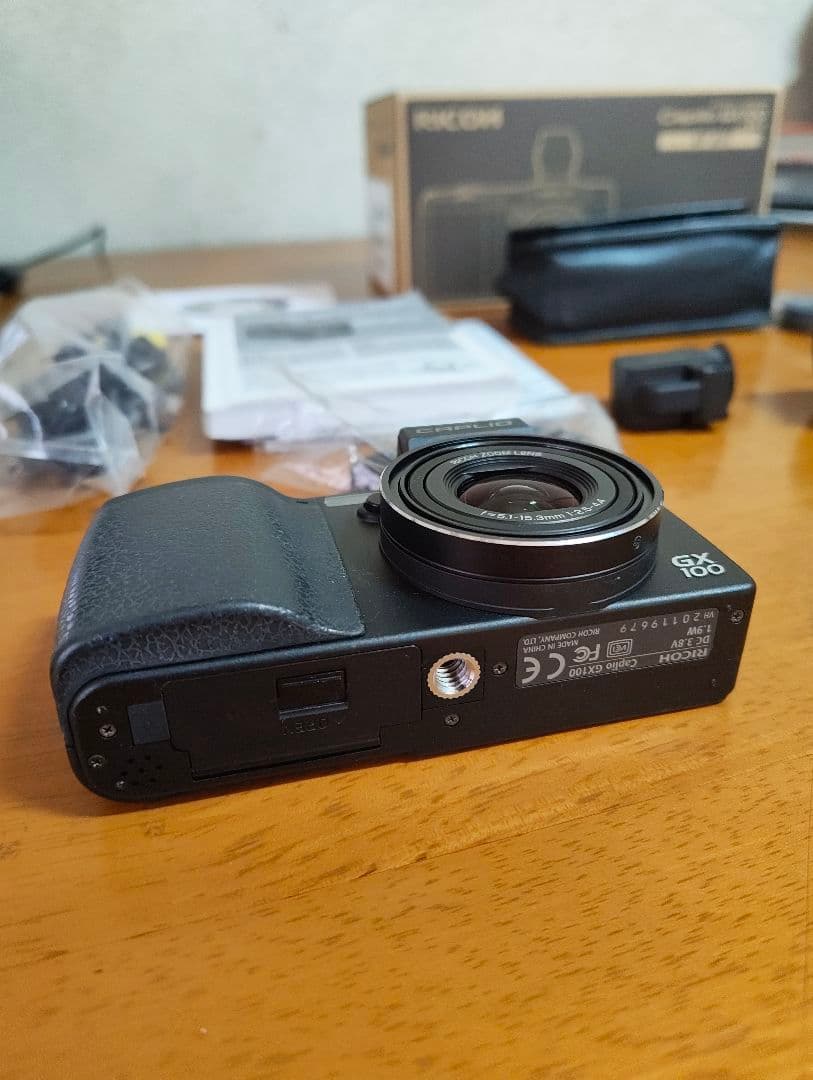 美品【RICOH】Caplio GX100 with VF-1 と LC-1付き