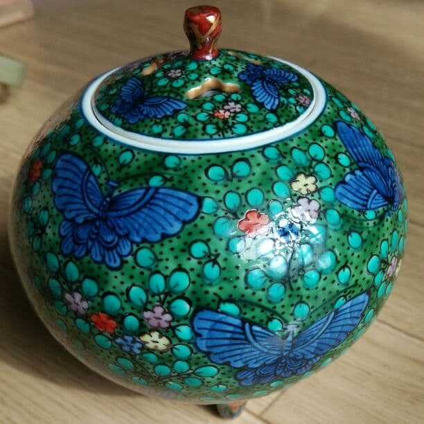 香炉  村上玄輝  緑彩蝶花文