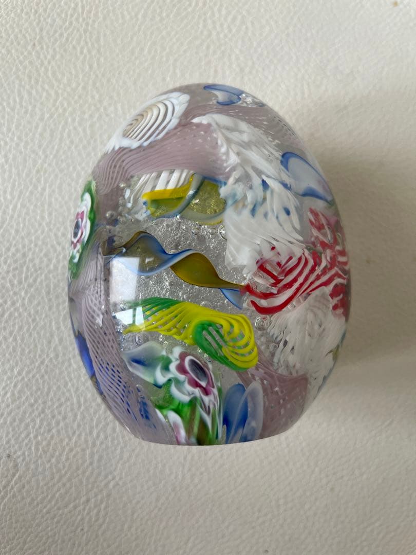 ベネチアンガラス エッグ型 ペーパーウエイト 文鎮 ラッティチーノ模様 ツイスト