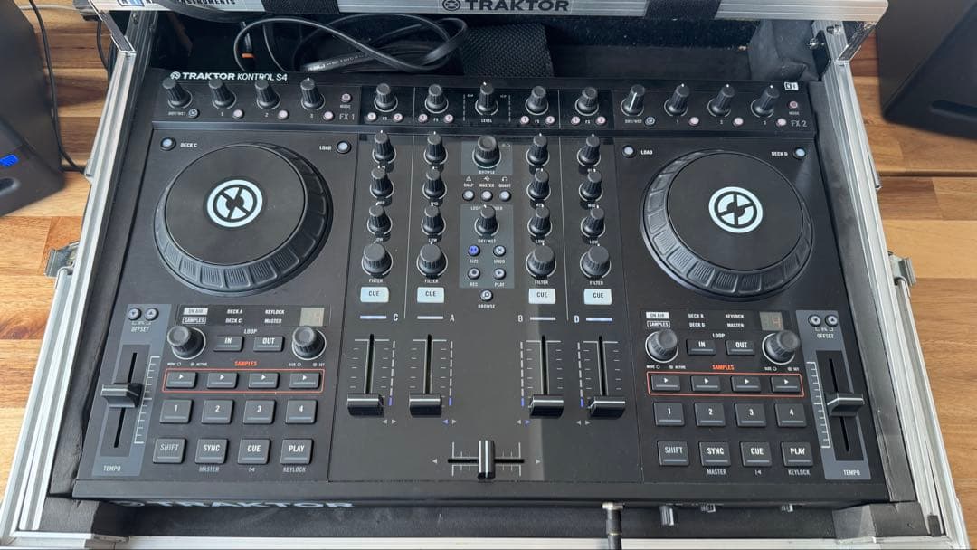 [値下げ]TRAKTOR Kontrol S4 DJコントローラー&スピーカー