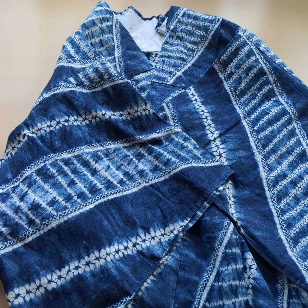 ネイビーとホワイトの絞り浴衣