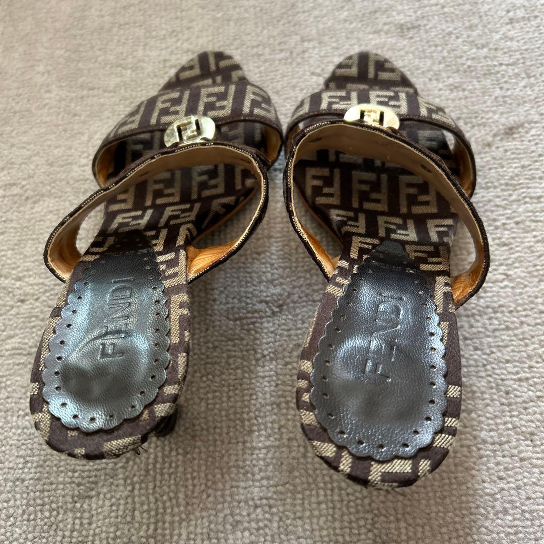 Fendi ロゴ入りブラウンミュール