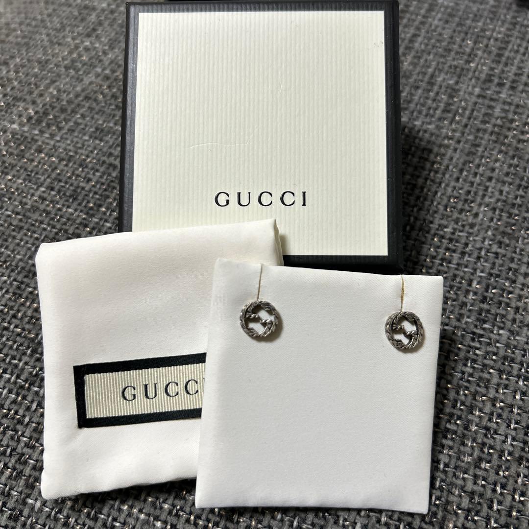 GUCCI ロゴ入りシルバーピアス