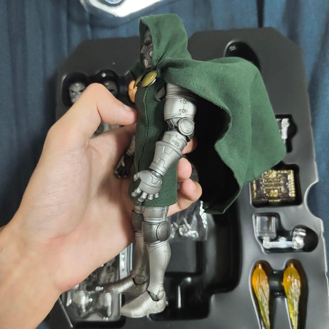 mezco メズコ　ワン12 ドクタードゥーム doctor doom