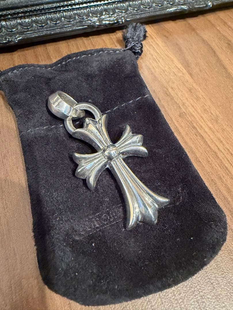 プロフィール必須！こぎクロムハーツCHスモールクロスwith ベイル