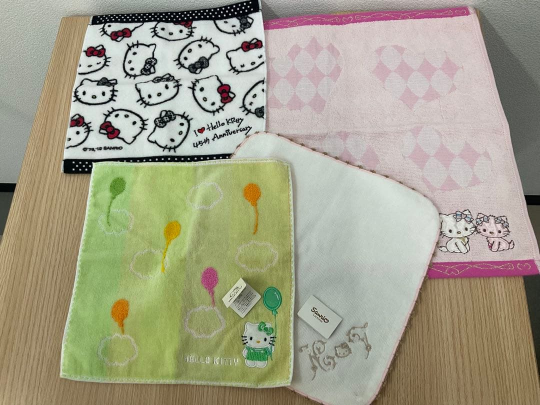 ハローキティ 収納ボックスとタオルセット