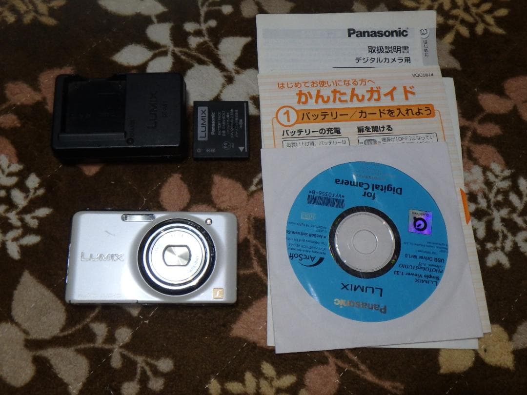動作品 PANASONIC DMC-FX77 LUMIX デジタルカメラ 美品