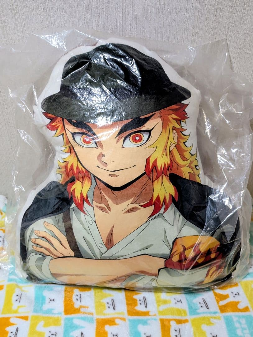 新品未使用 煉獄杏寿郎 太陽の都市伝説 ダイカットクッション