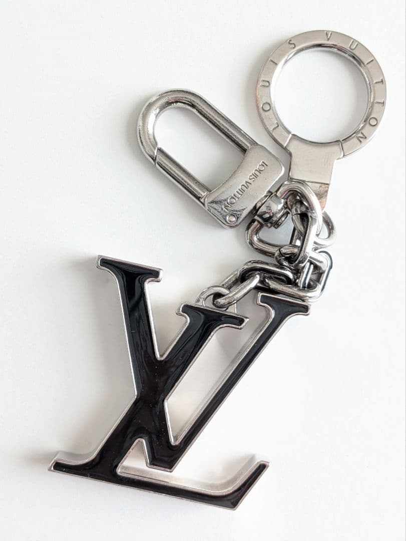 LOUIS VUITTON ルイヴィトン ポルトクレイニシャルLV キーホルダー