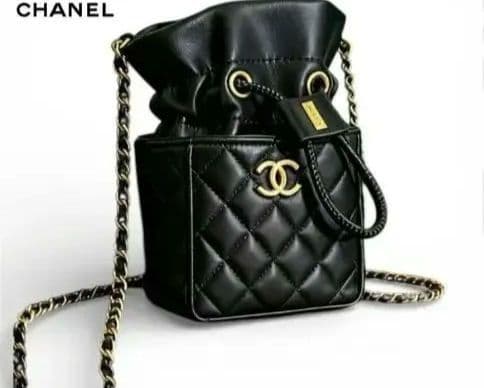 CHANEL キルティングショルダーバッグ