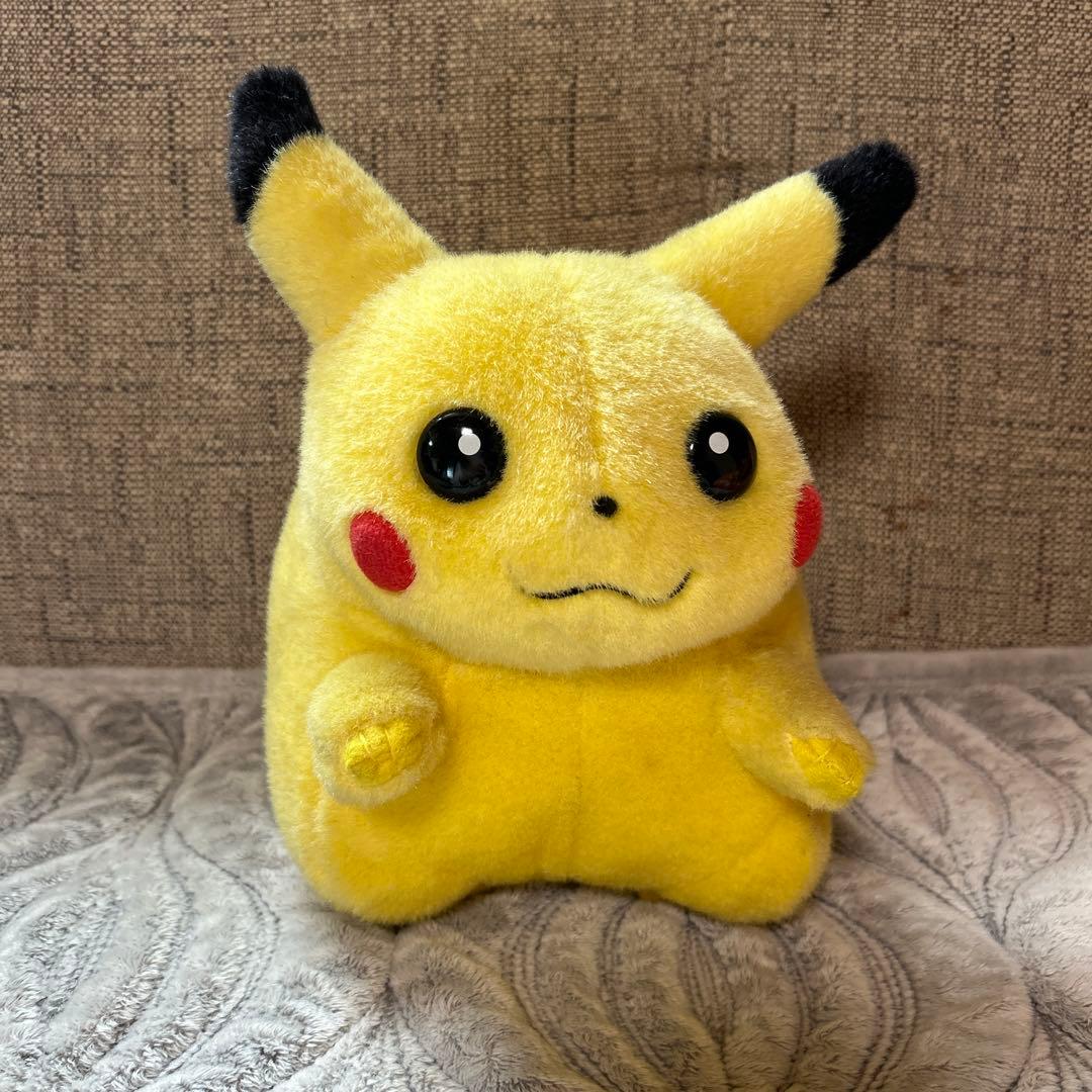 ピカチュウ　ぬいぐるみ　ポケモン　TOMY