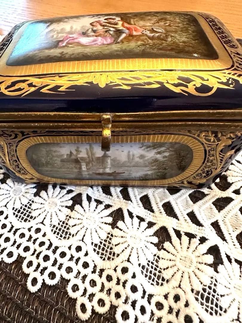 アンティーク　セーブル小物入れ