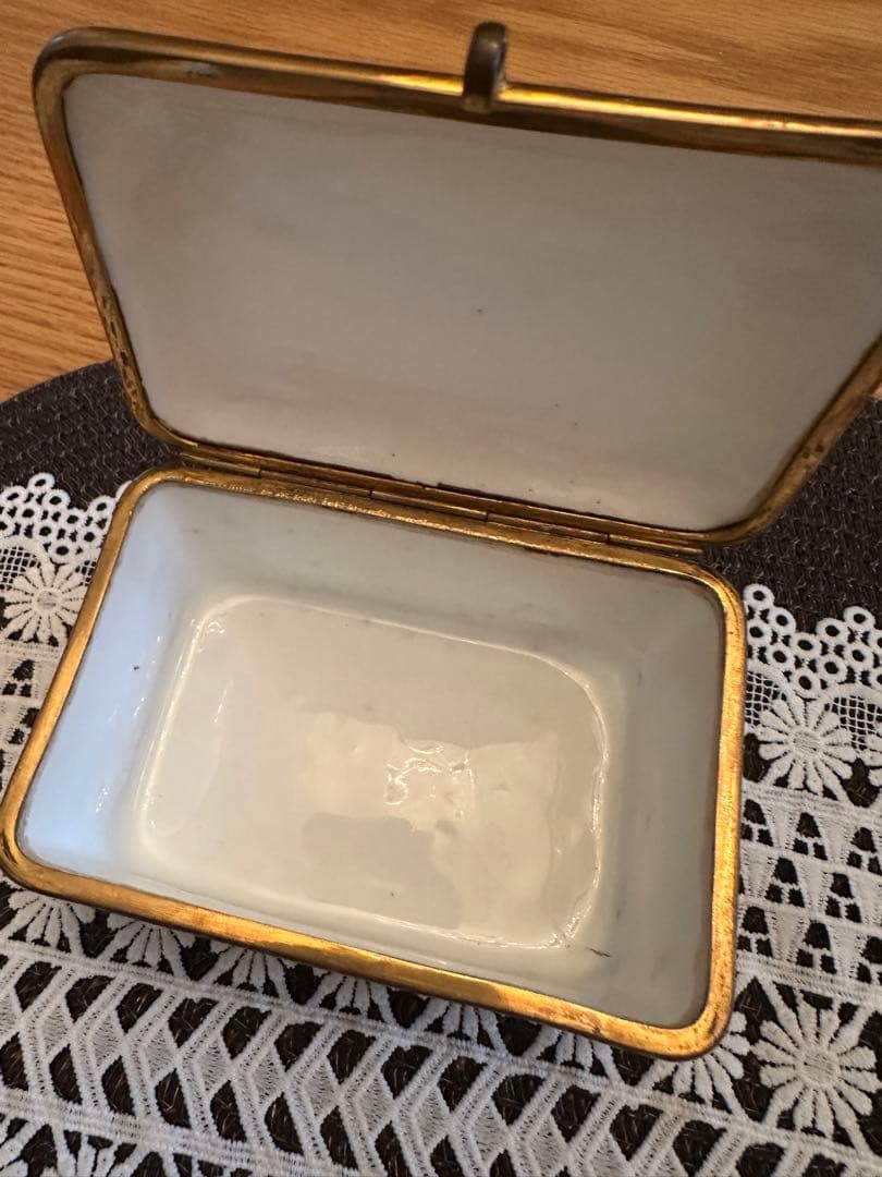 アンティーク　セーブル小物入れ