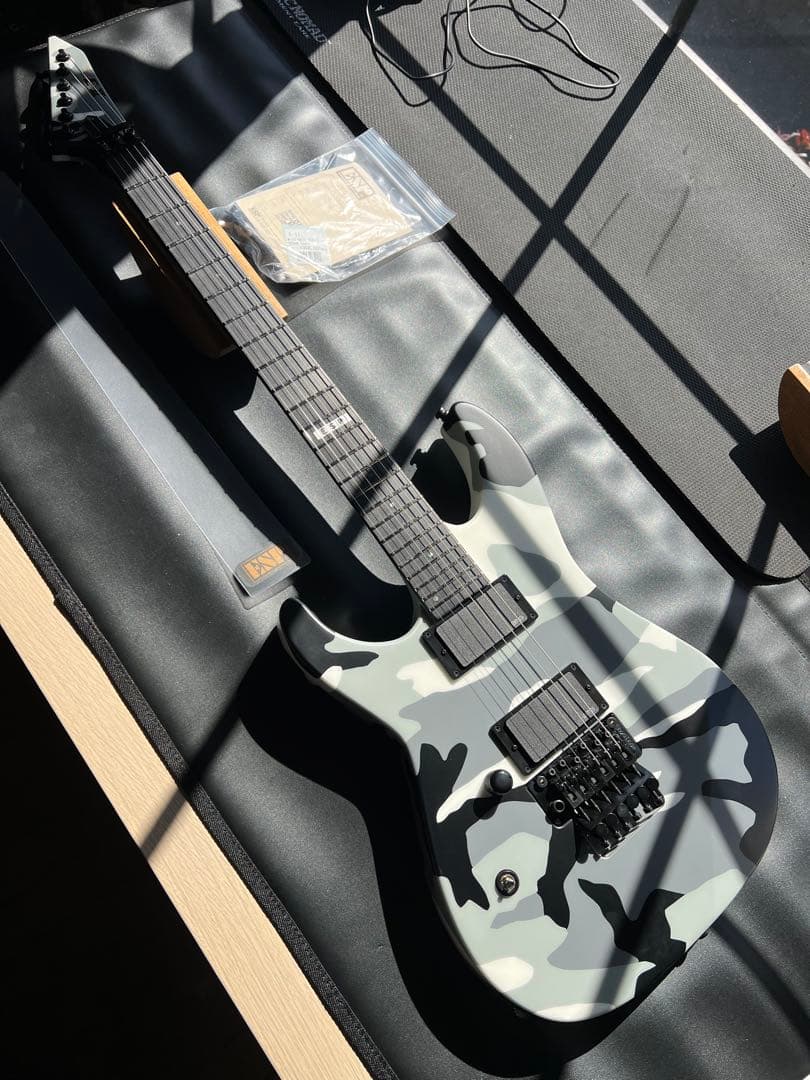 ギター E-II M-II NECK THRU Urban Camo L/H LEFTY