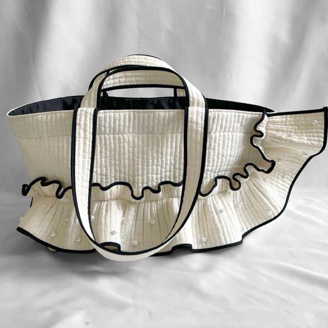 新作♡フリルギャザー　ヌビバッグ　オフホワイト×ブラック　パール　底板マグネット