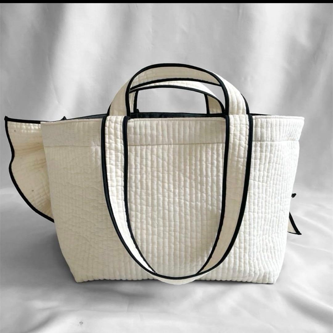 新作♡フリルギャザー　ヌビバッグ　オフホワイト×ブラック　パール　底板マグネット