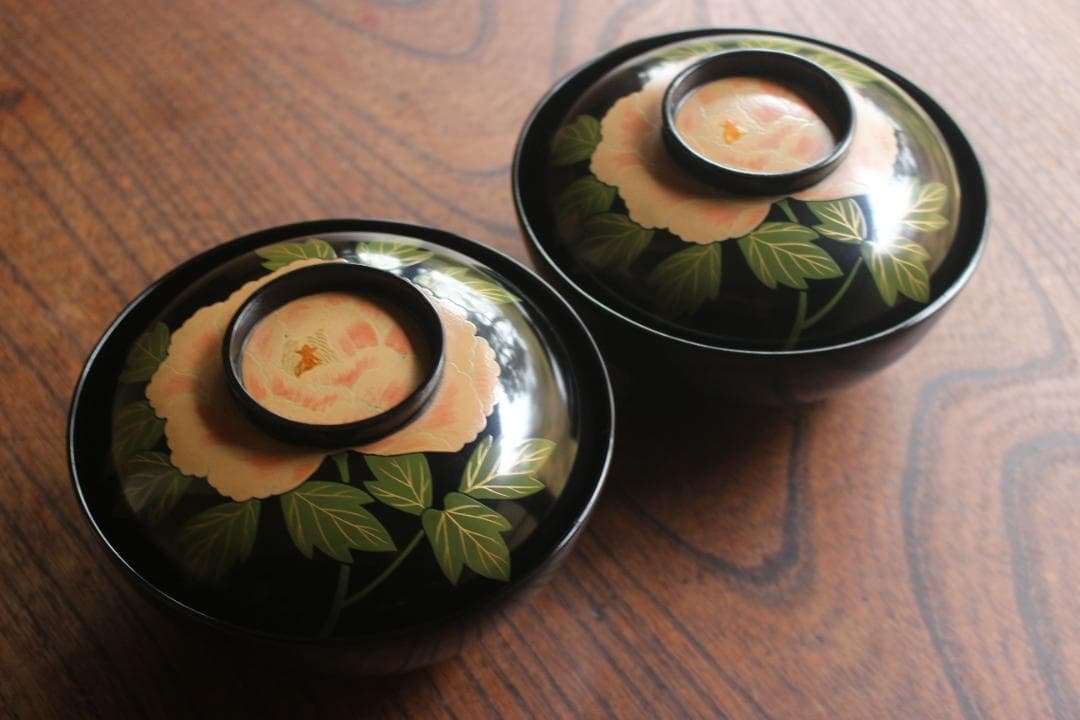 時代逸品！上質黒漆に優美な牡丹見返し蜂蒔絵の映えるお椀2点（検輪島塗蒔絵椀雑煮椀