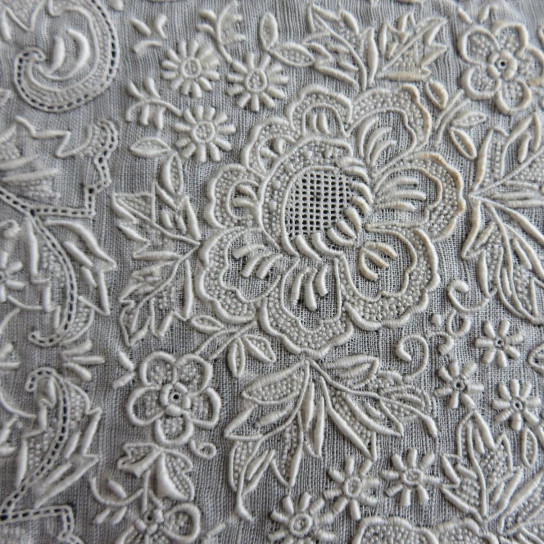 未使用　スワトウ刺繍ハンカチ1　汕頭　ヴィンテージ