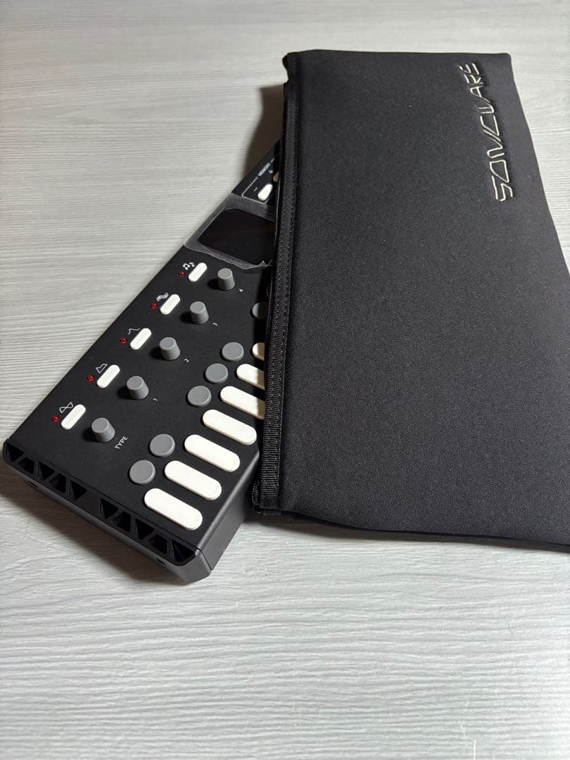 Sonicware ELZ-1 シンセサイザー　発売記念限定ソフトケース付き