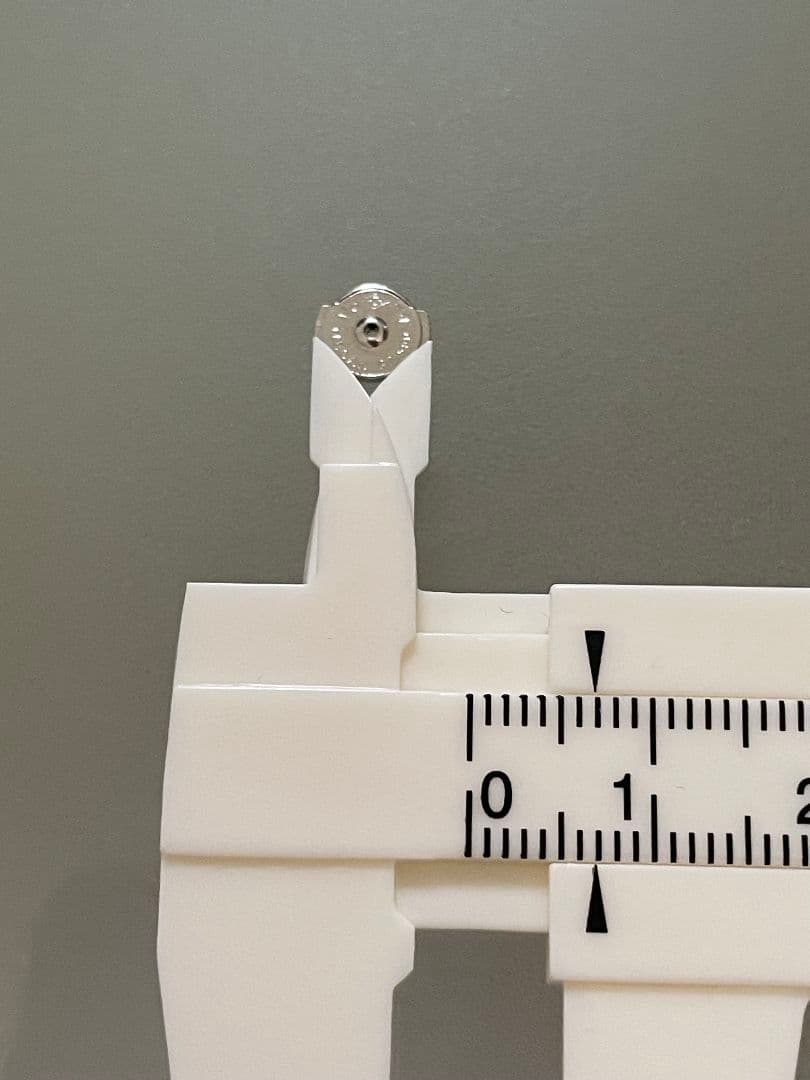 片耳　カルティエピアスキャッチのみ　Pt950刻印あり