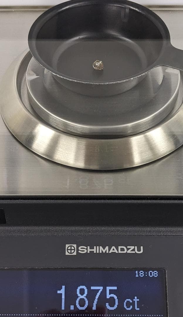 天然ダイヤモンド原石（蛍光あり）　1.875カラット