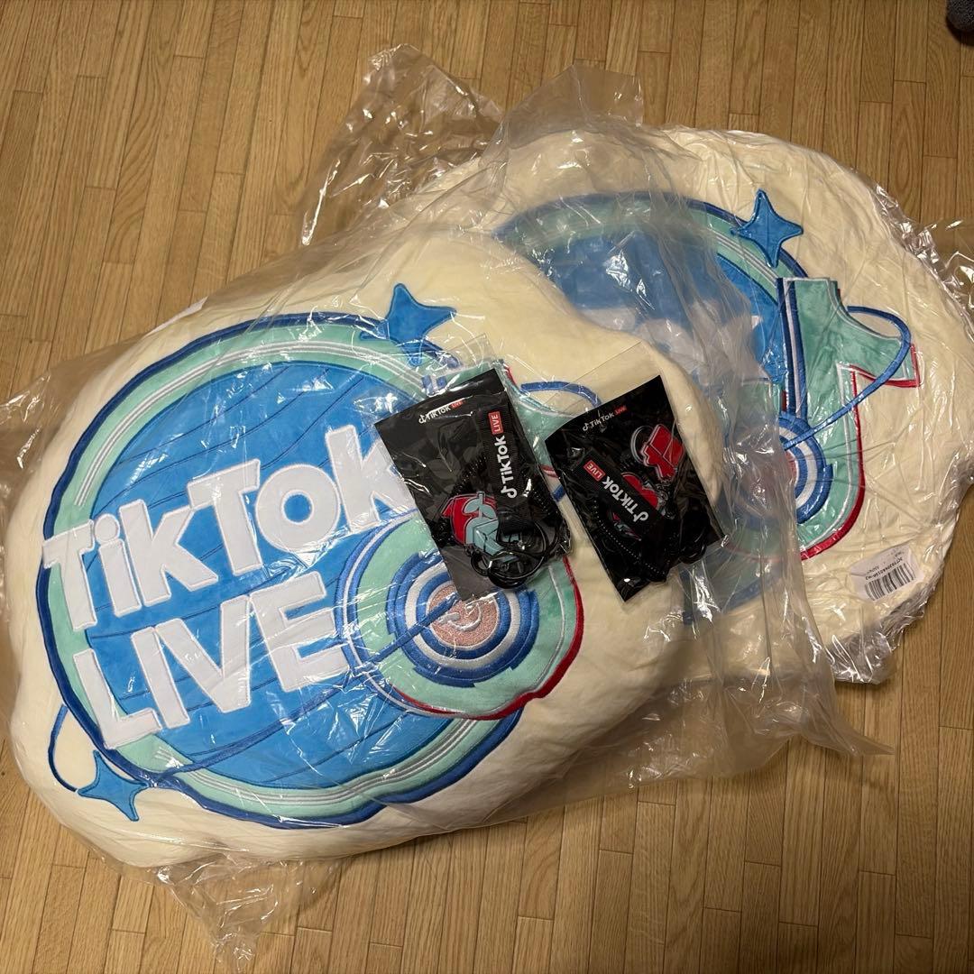 TikTok LIVEクッション ２個セット　おまけキーチェーン2個付き