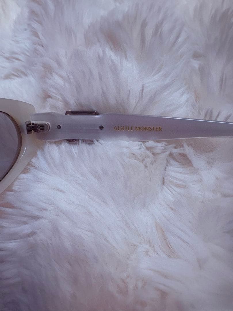 ホワイト ラウンド型 サングラス ケース付き