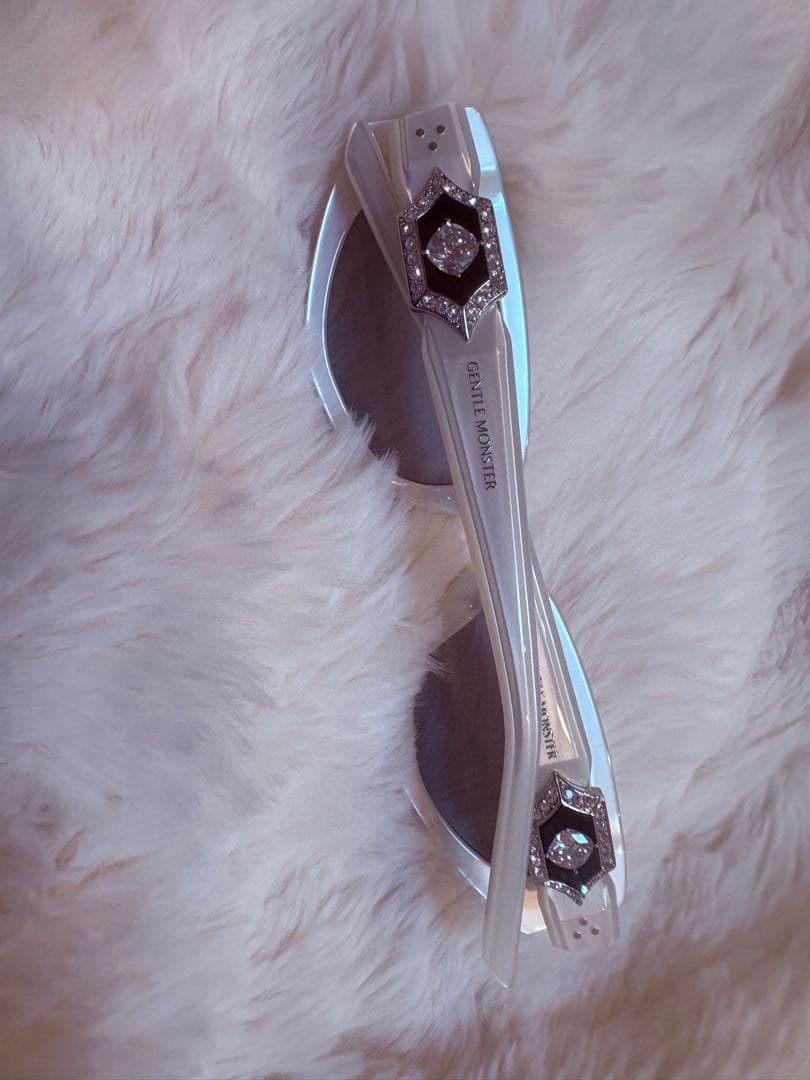 ホワイト ラウンド型 サングラス ケース付き