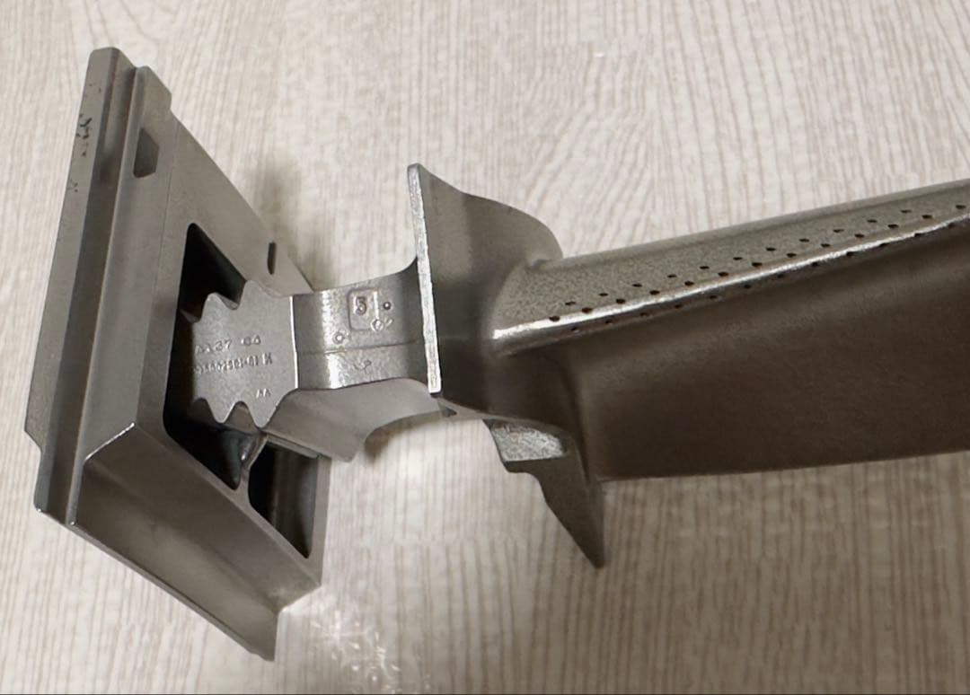 【貴重】JAL 日本航空　エンジンタービンブレード整備士加工品