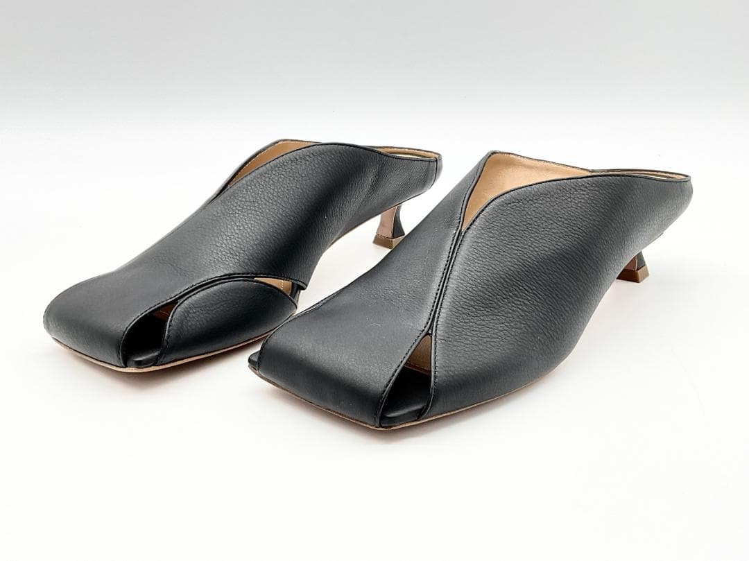 24.5【新品】PELLICO ディープカットミュール 定価64900円