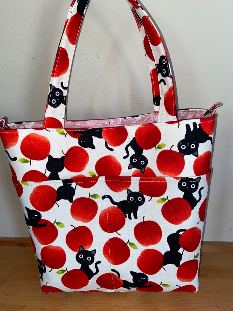 トートバッグ　猫柄　リリー