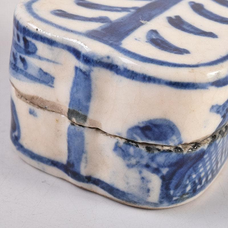 中国　成化年製款　青花　蓋物　時代箱　V　8094