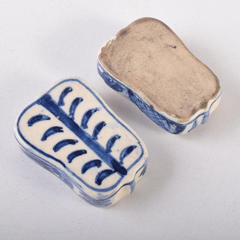 中国　成化年製款　青花　蓋物　時代箱　V　8094