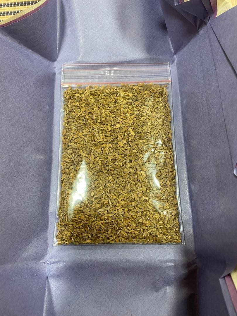 玉初堂 特撰沈香刻30g進物用たとう紙桐箱入 【価格相談不可】