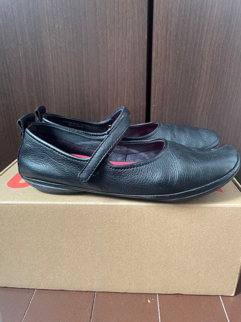 29日まで限定値下げ☆美品☆カンペール本革ストラップ付きフラットシューズ