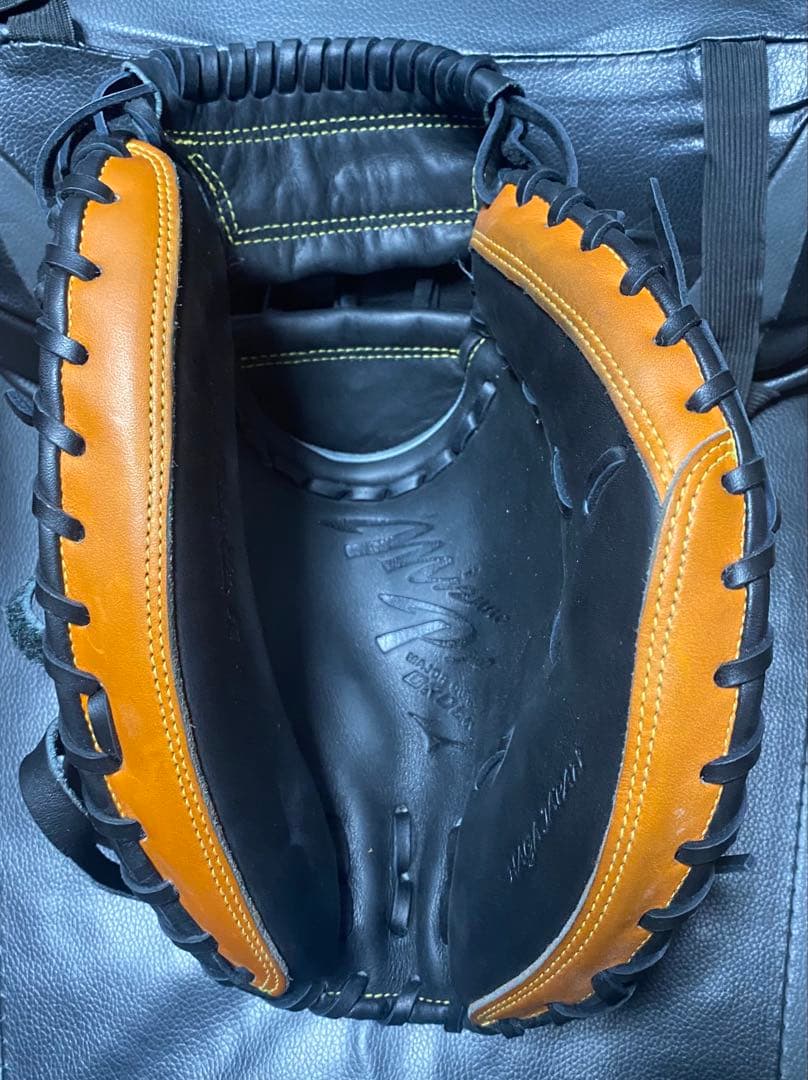 軟式用キャッチャーミット【阿部慎之助モデル】