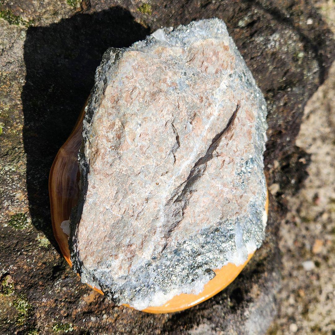 美品✨クォーツ＆パイライト 母岩付き クラスター(大)