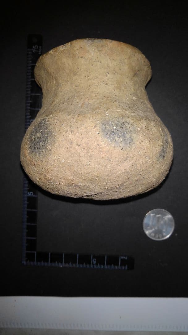 縄文時代前期 (出土品)　高さ約8㎝　約140g  ほぼ完品