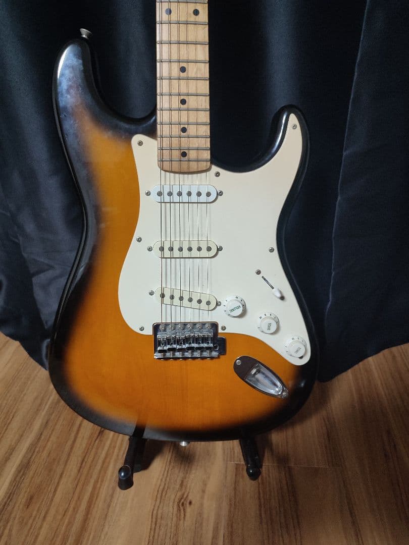 スクワイヤー Stratocaster 　ケース＆シールド付