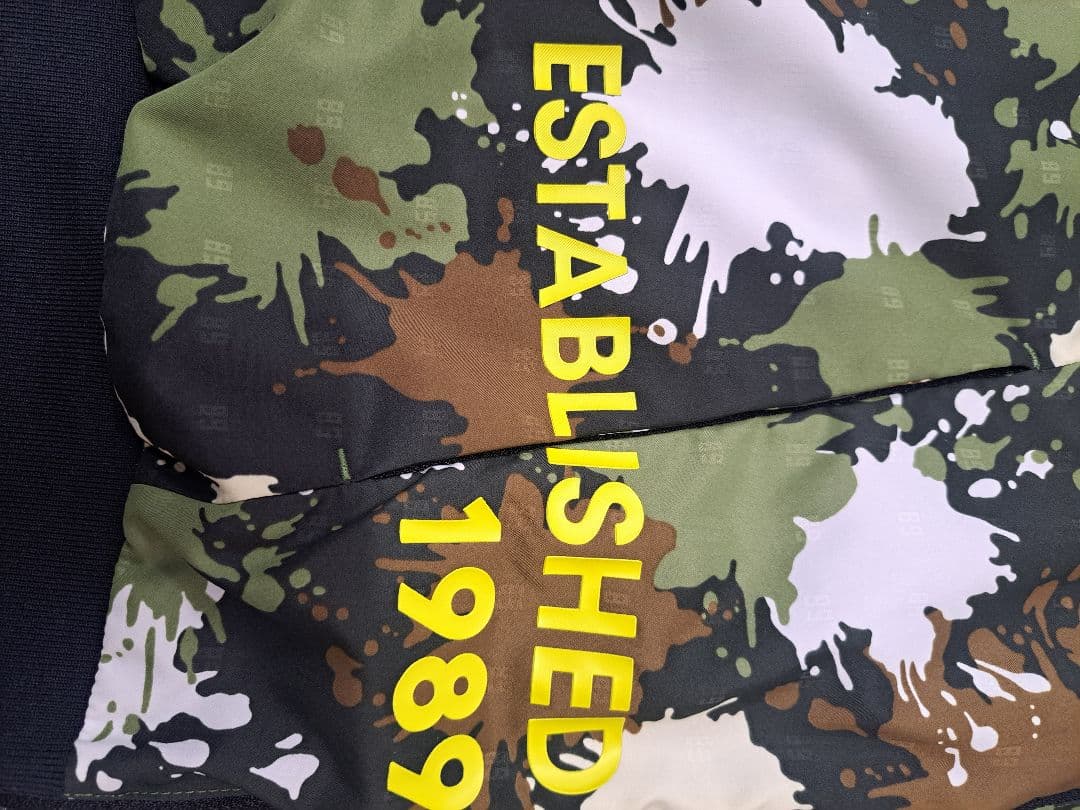 パーリーゲイツ PEARLY GATES サイズ4 (M) 迷彩 ツインスニード