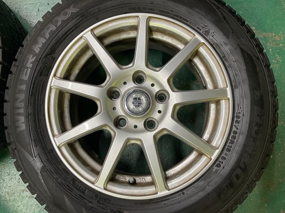 【送料無料】2024年製　WM02 ヴォクシー・ノア等に　中古スタッドレス4本