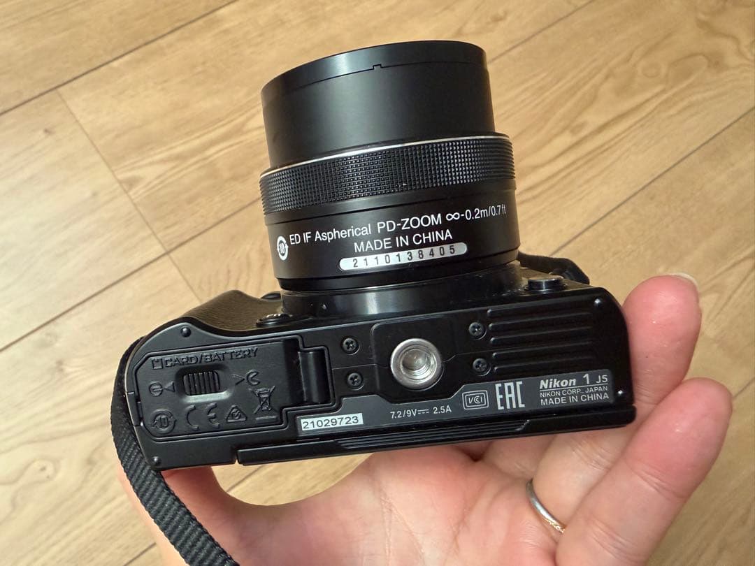 Nikon 1 J5 ダブルレンズキット ミラーレスカメラ ブラック