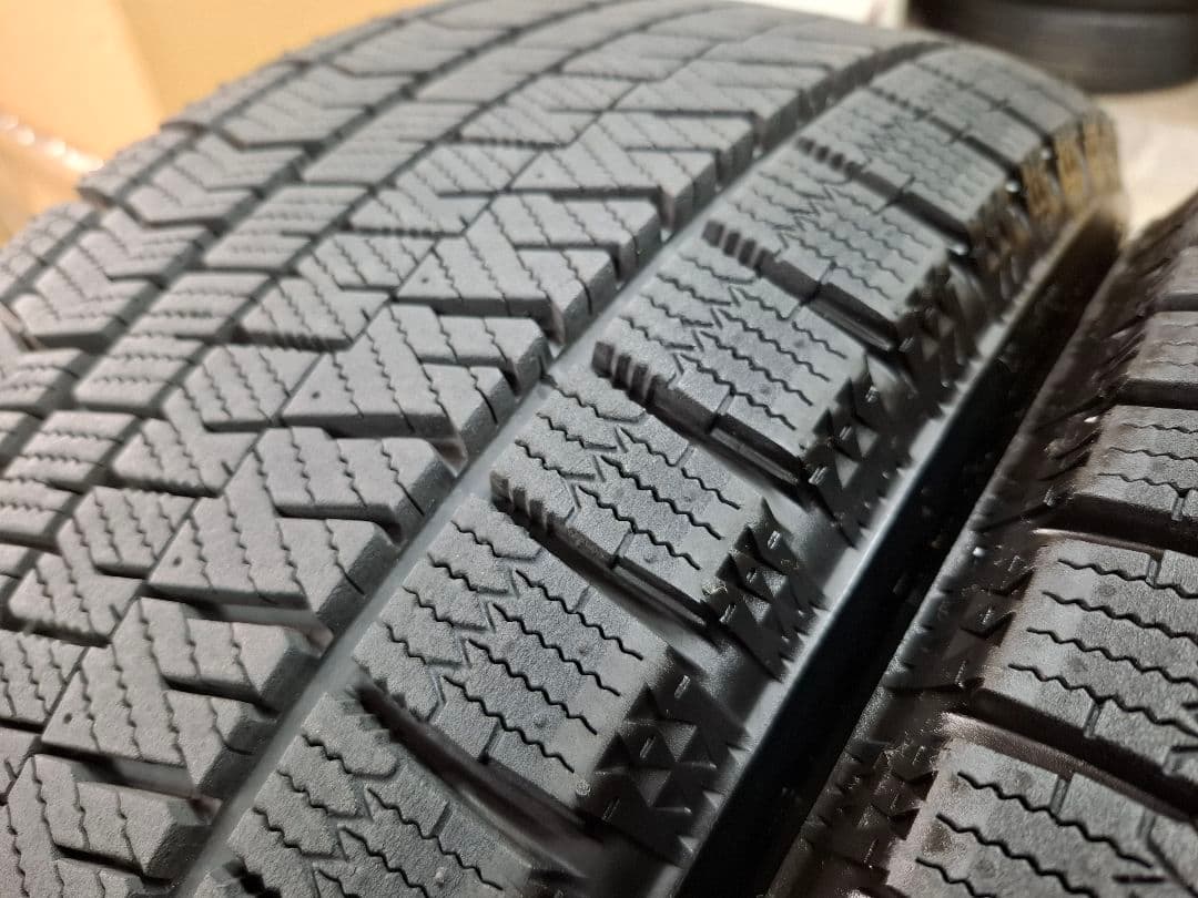 【ほぼ新品】トヨタ CH-R 純正 ホイールタイヤ ブリヂストン スタッドレス