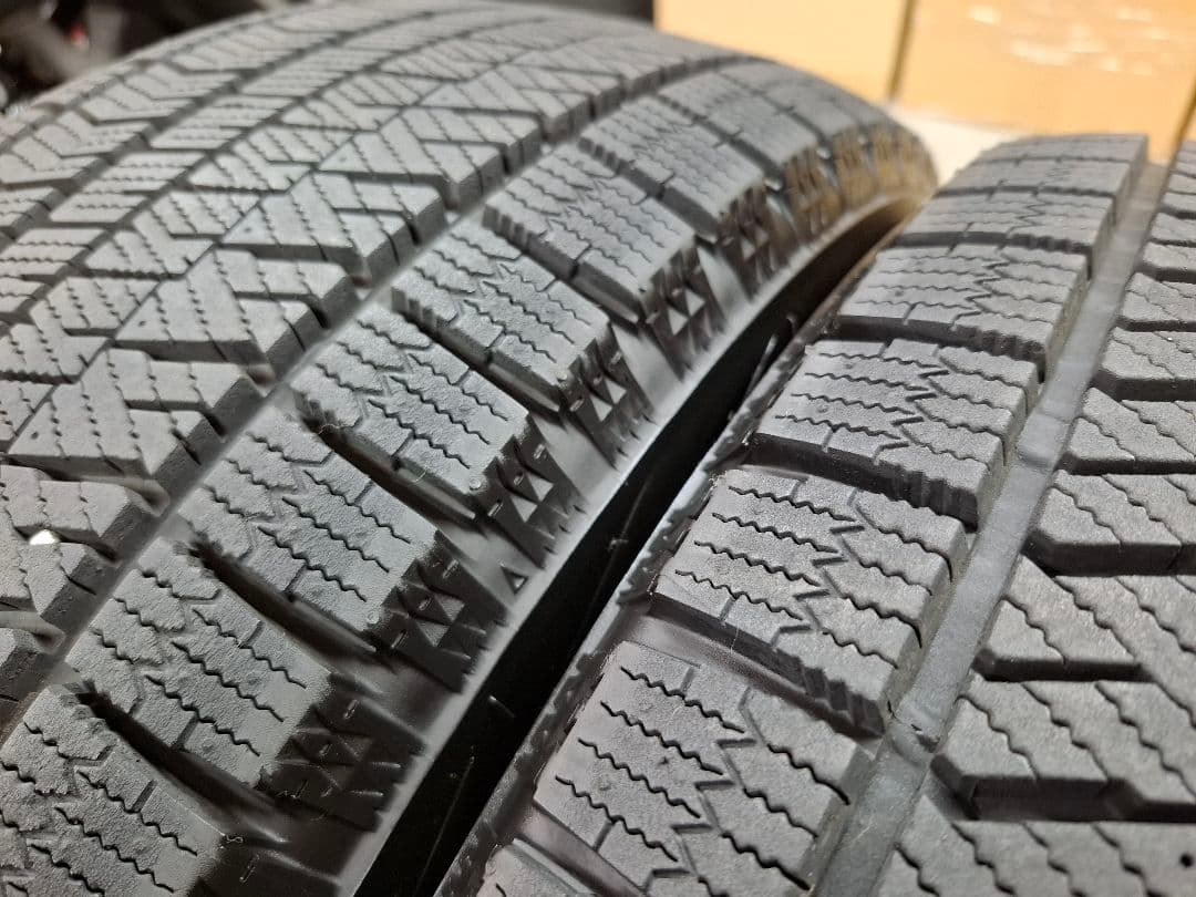 【ほぼ新品】トヨタ CH-R 純正 ホイールタイヤ ブリヂストン スタッドレス