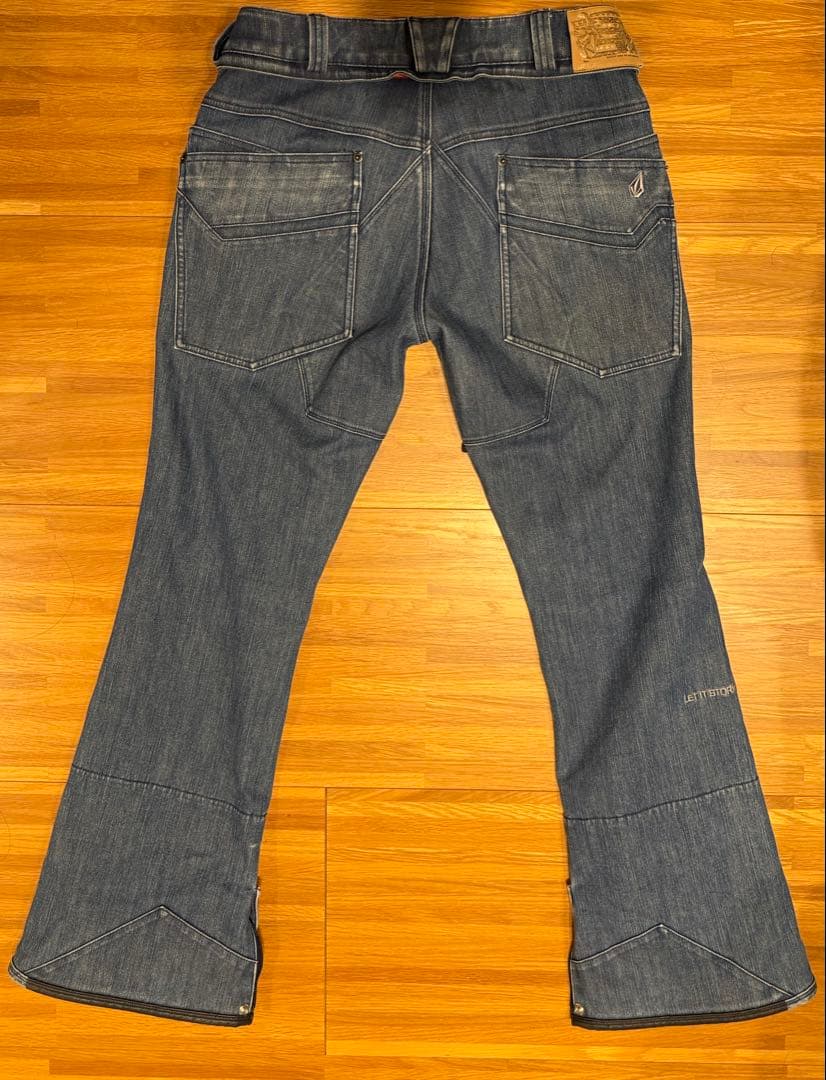 ボルコムVOLCOMオールド加工 デニム フレアパンツ スノーボードパンツ