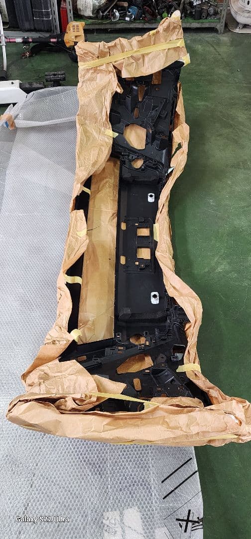 ヴェルファイア30後期純正フロントバンパー　カラー070　パールホワト