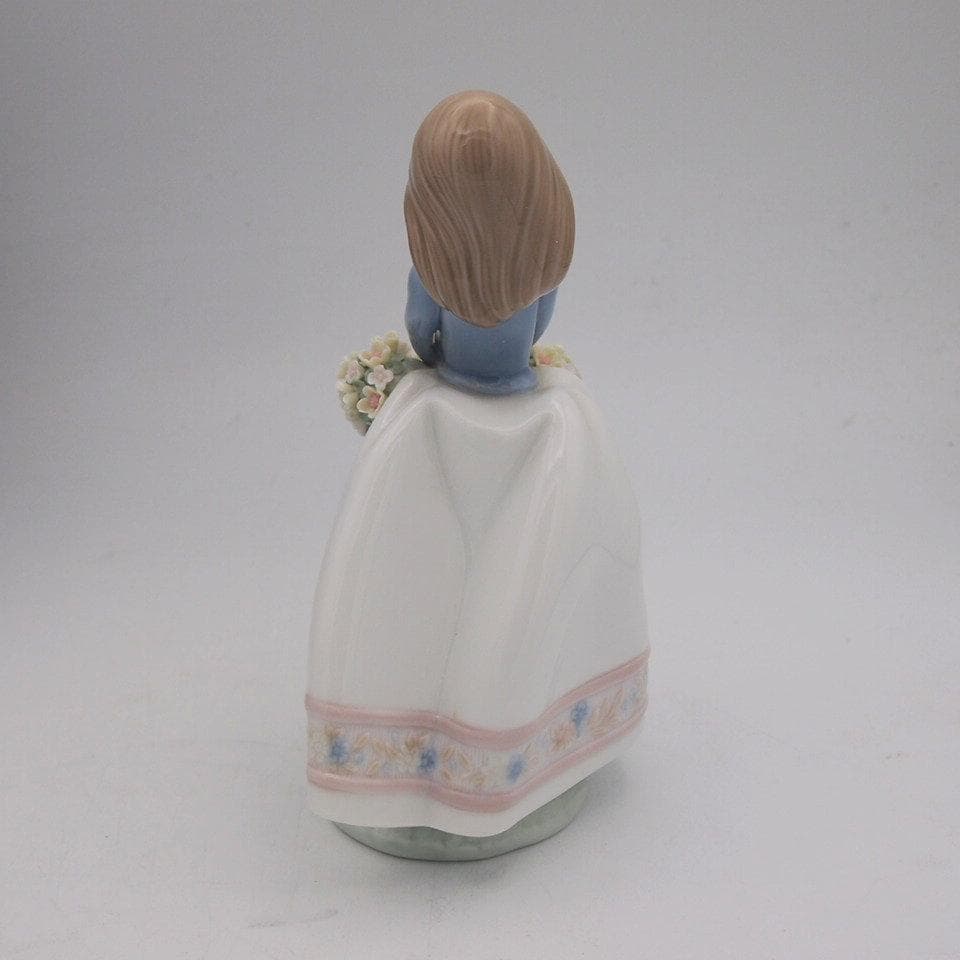 リヤドロ　Lladro No.5467 五月の花 May Flowers