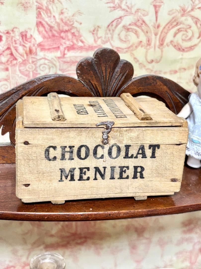 フランスアンティークCHOCOLAT MENIER ショコラメニエの木箱　最小