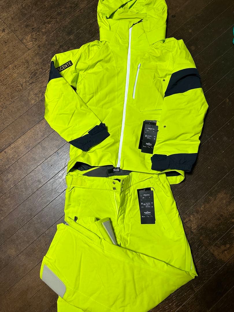 DESCENTEウエア　新品　未使用