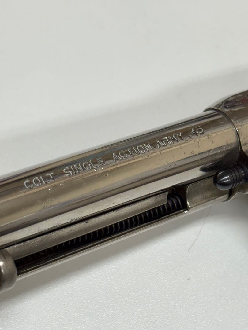 メタル製リボルバー アイボリー風グリップ　激鉄ワレあり